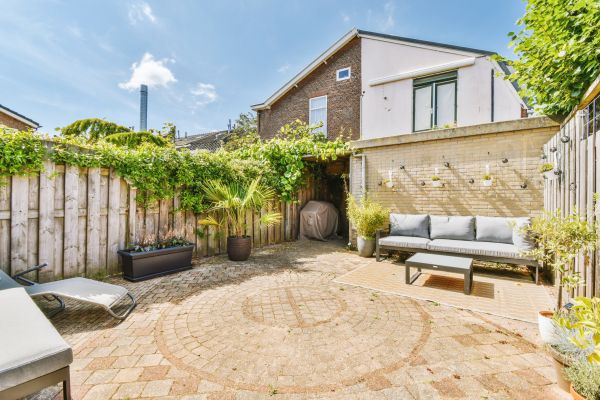 Cost of Courtyard Patio Service in Woodbridge